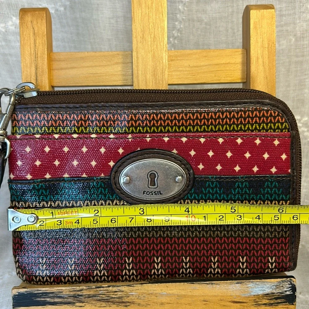 Fossil almost NEW leather wallet zip around wallet wristlet